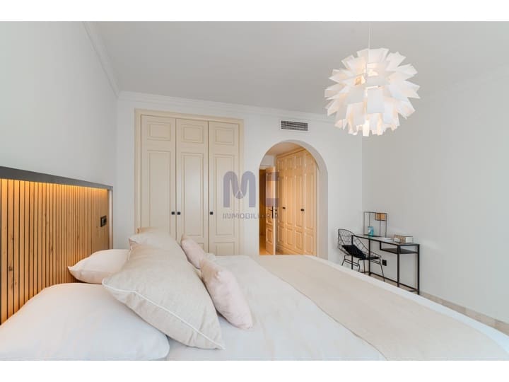 3 bedroom Flat for sale in Golden Mile with pool garage - € 990,000 (Ref: 9941247)