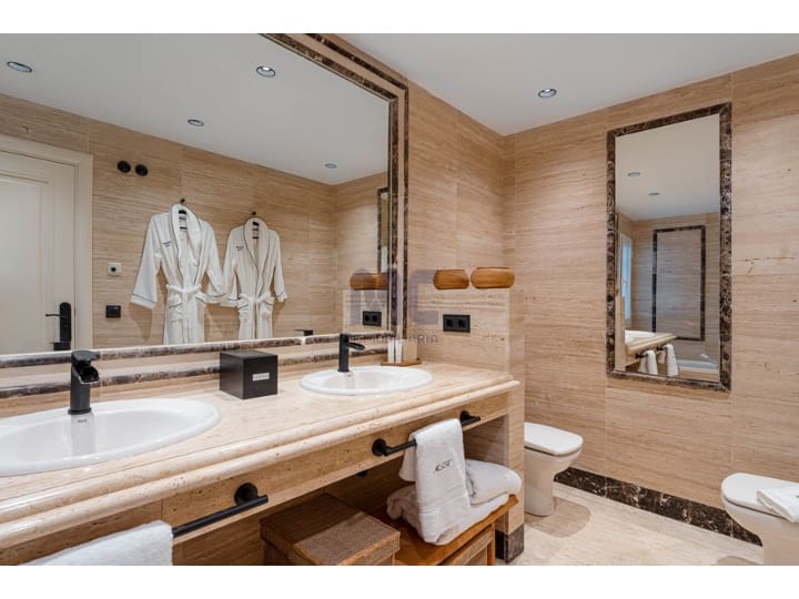 3 bedroom Flat for sale in Golden Mile with pool garage - € 990,000 (Ref: 9941247)