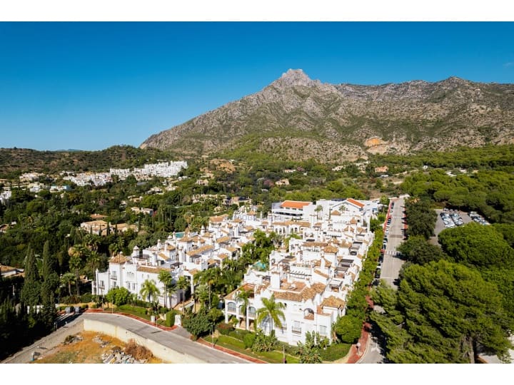 3 bedroom Flat for sale in Golden Mile with pool garage - € 990,000 (Ref: 9941247)