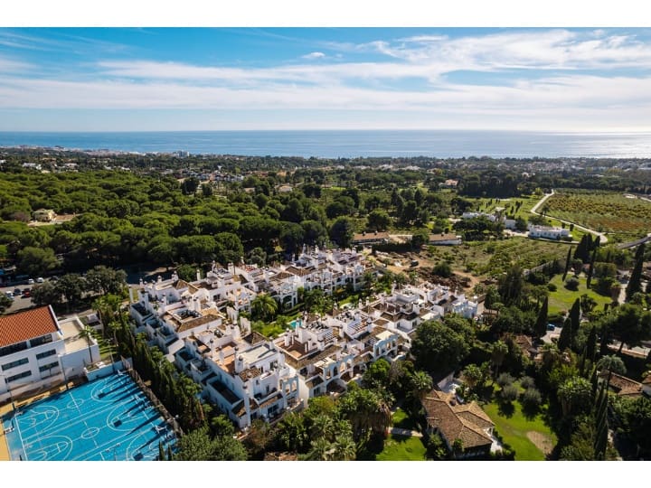 3 bedroom Flat for sale in Golden Mile with pool garage - € 990,000 (Ref: 9941247)
