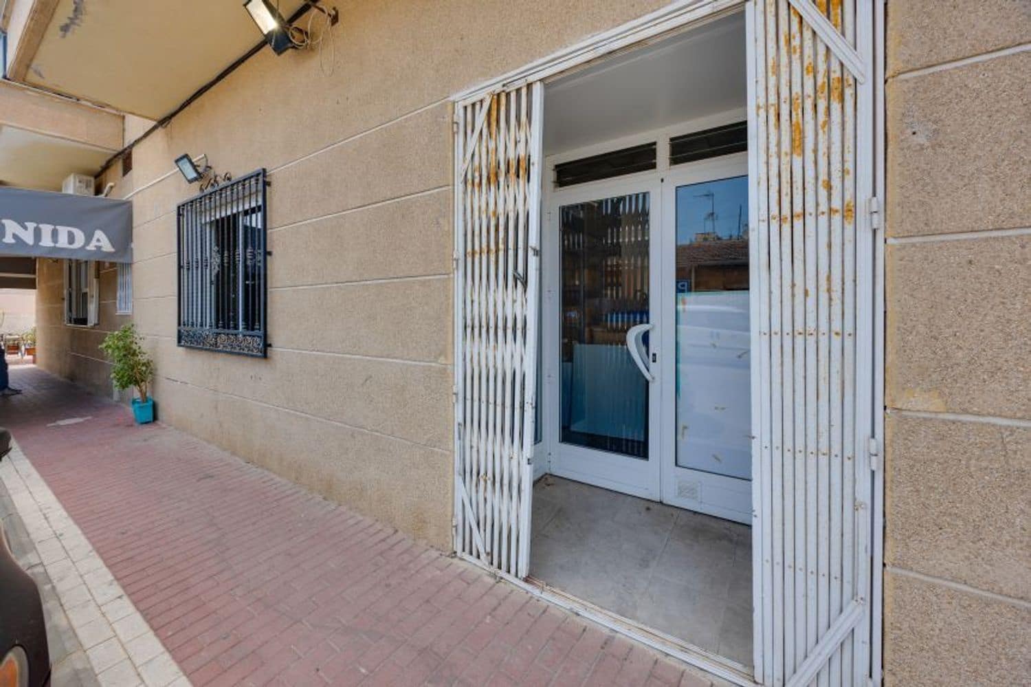 Commercial for sale in San Fulgencio - € 77,500 (Ref: 10020070)