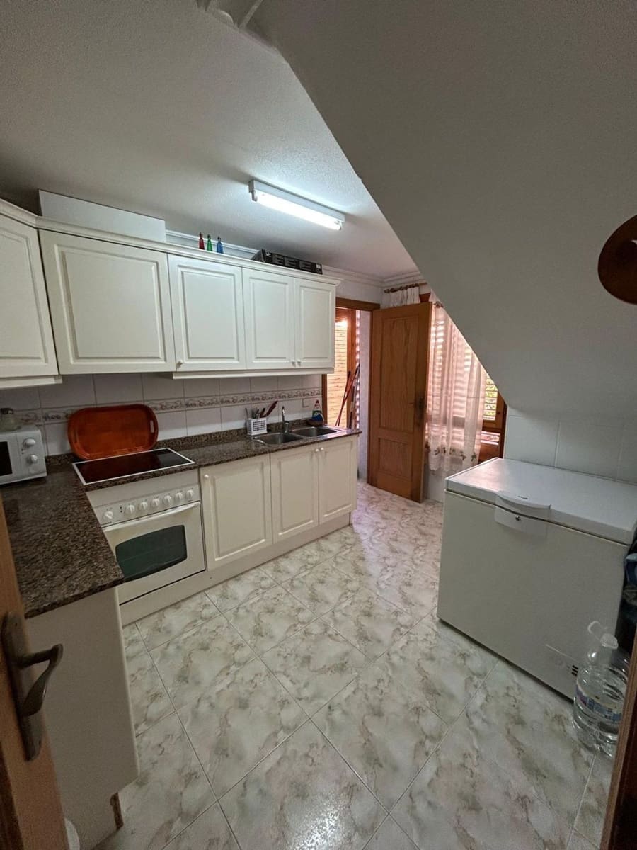 3 soveværelse Byhus til leje i Santa Pola med garage - € 900 (Ref: 10176147)