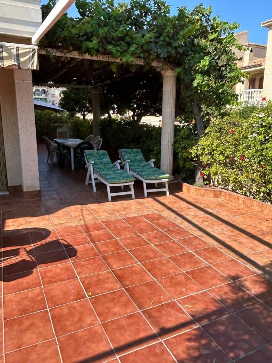 3 soveværelse Byhus til leje i Santa Pola med garage - € 900 (Ref: 10176147)