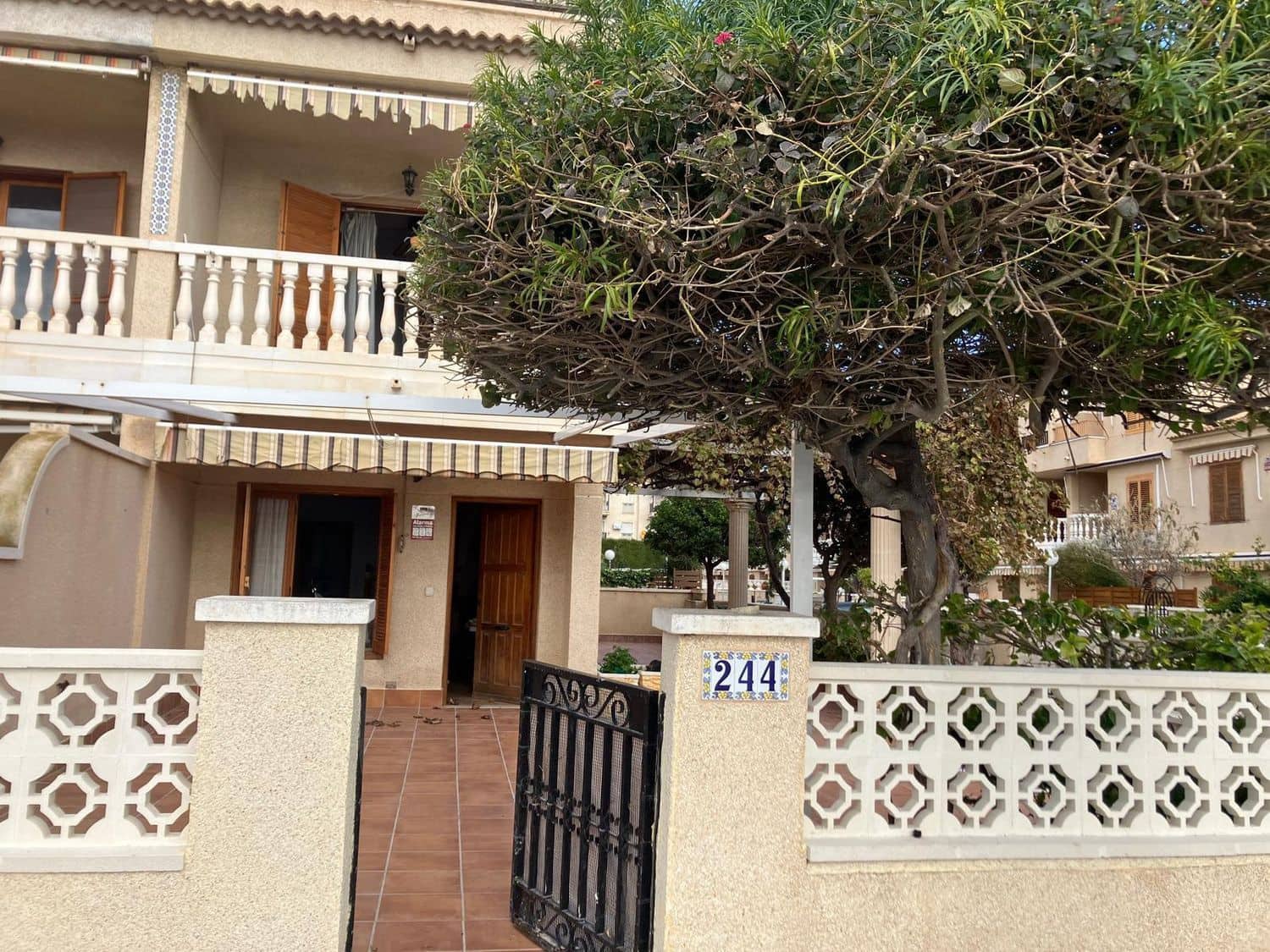 3 soveværelse Byhus til leje i Santa Pola med garage - € 900 (Ref: 10176147)
