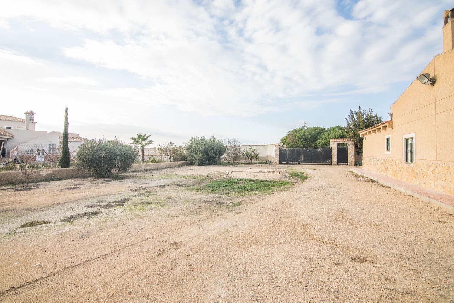 4 bedroom Finca/Country House for sale in Elche / Elx with garage - € 370,000 (Ref: 8697739)