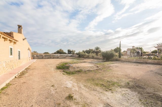 4 bedroom Finca/Country House for sale in Las Bayas, Elche / Elx with garage - € 370,000 (Ref: 8697739)