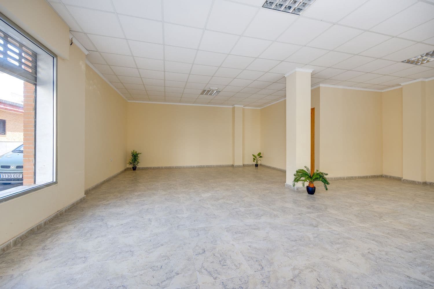 Erhverv til salg i Almoradi - € 63.000 (Ref: 8821176)