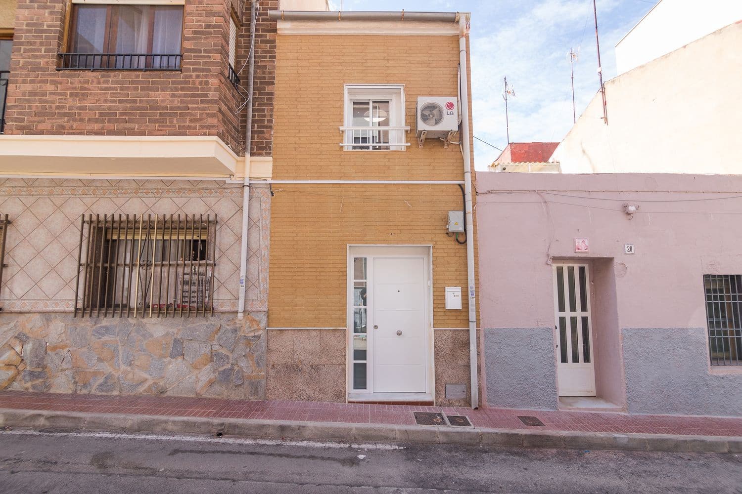 3 bedroom Townhouse for sale in Santa Pola with garage - € 159,000 (Ref: 8969763)
