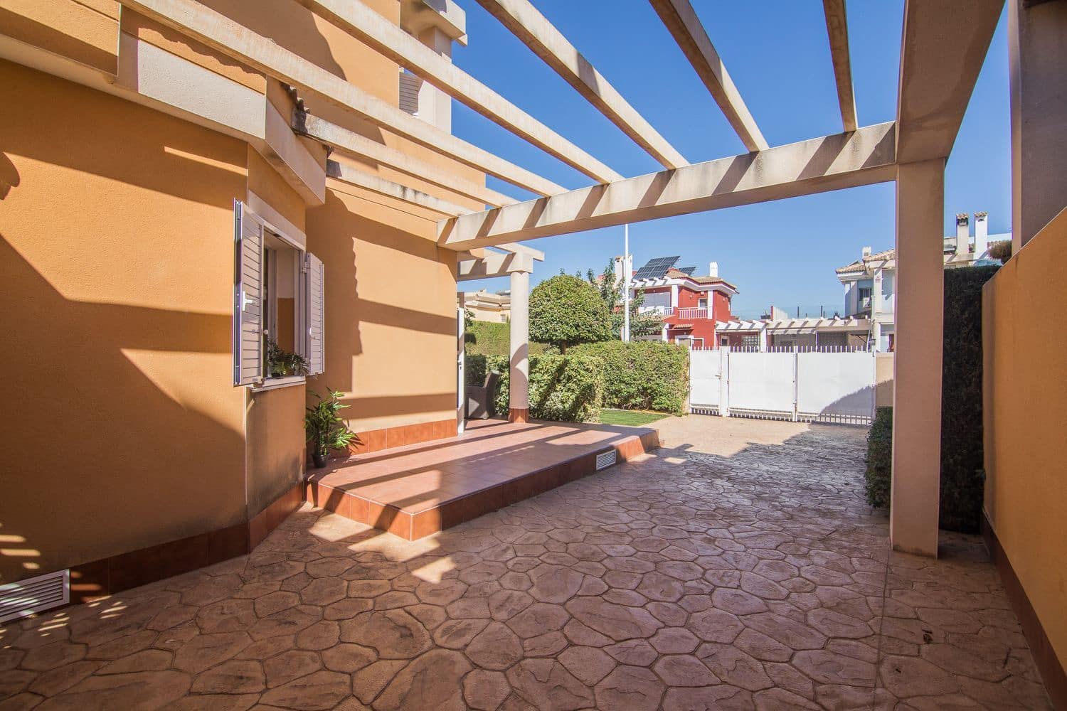 3 soveværelse Byhus til salg i Gran Alacant med swimmingpool garage - € 324.000 (Ref: 9254568)