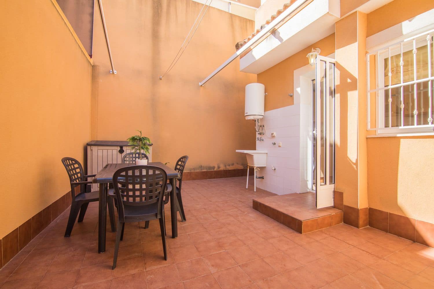 3 soveværelse Byhus til salg i Gran Alacant med swimmingpool garage - € 324.000 (Ref: 9254568)