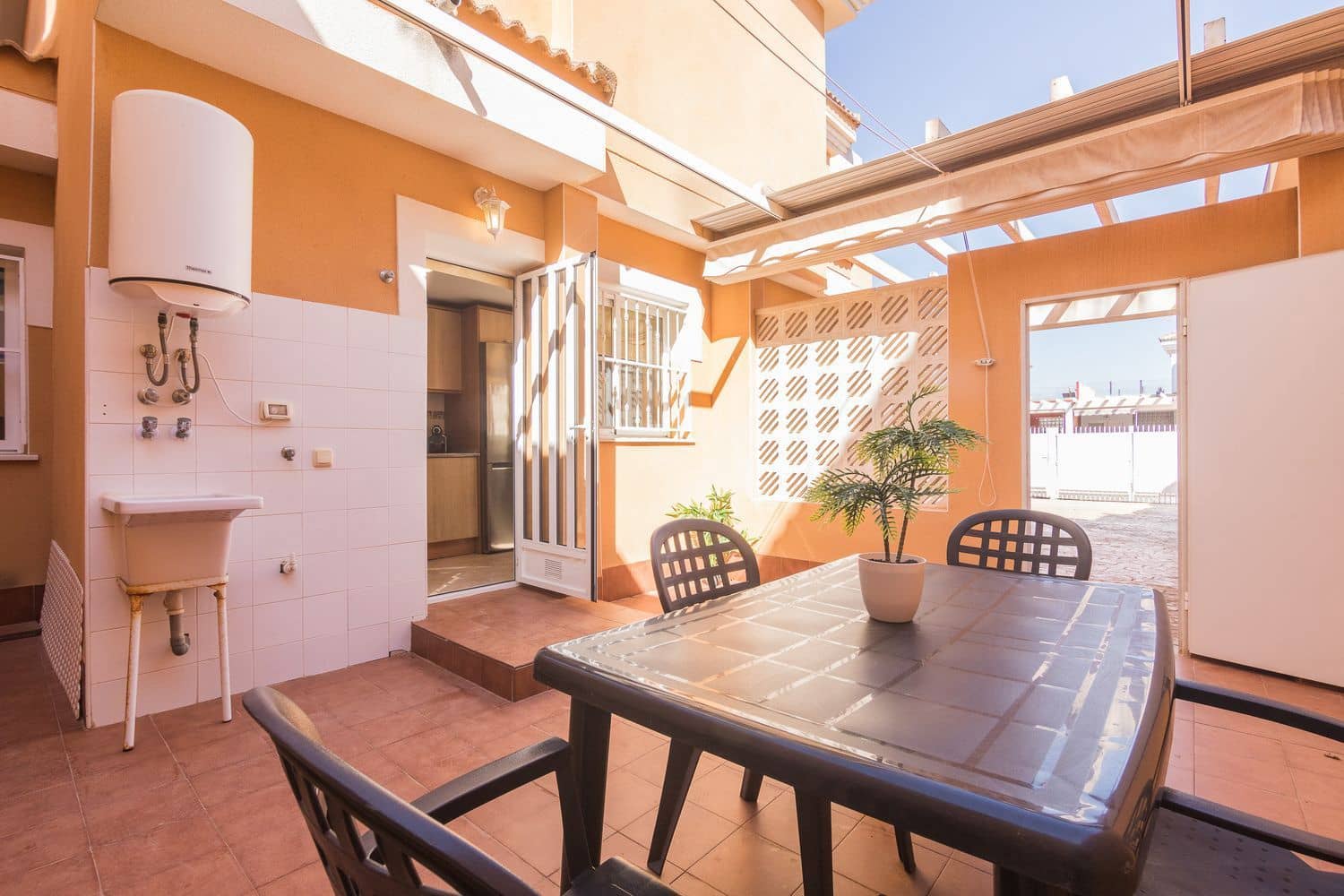 3 soveværelse Byhus til salg i Gran Alacant med swimmingpool garage - € 324.000 (Ref: 9254568)