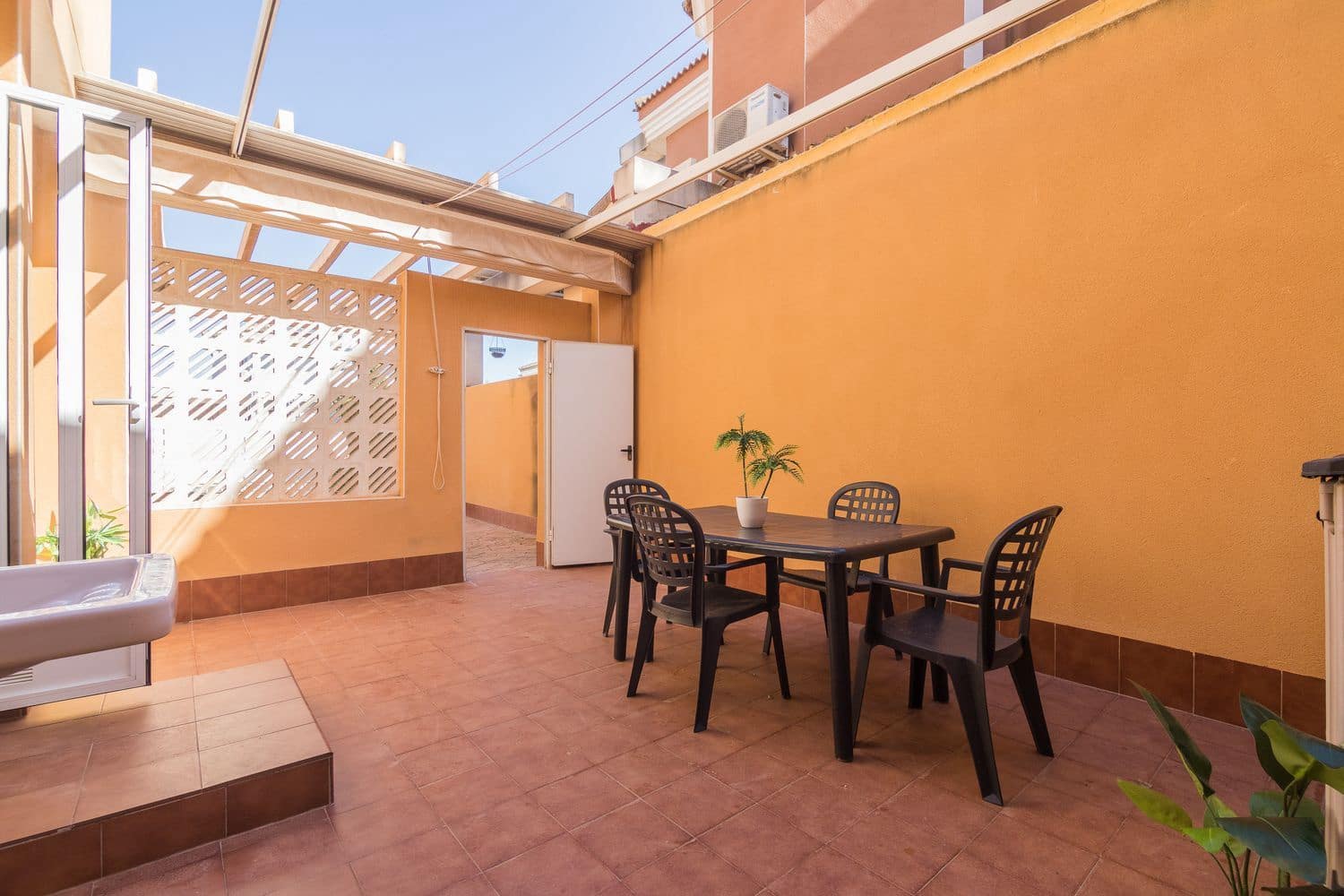 3 soveværelse Byhus til salg i Gran Alacant med swimmingpool garage - € 324.000 (Ref: 9254568)