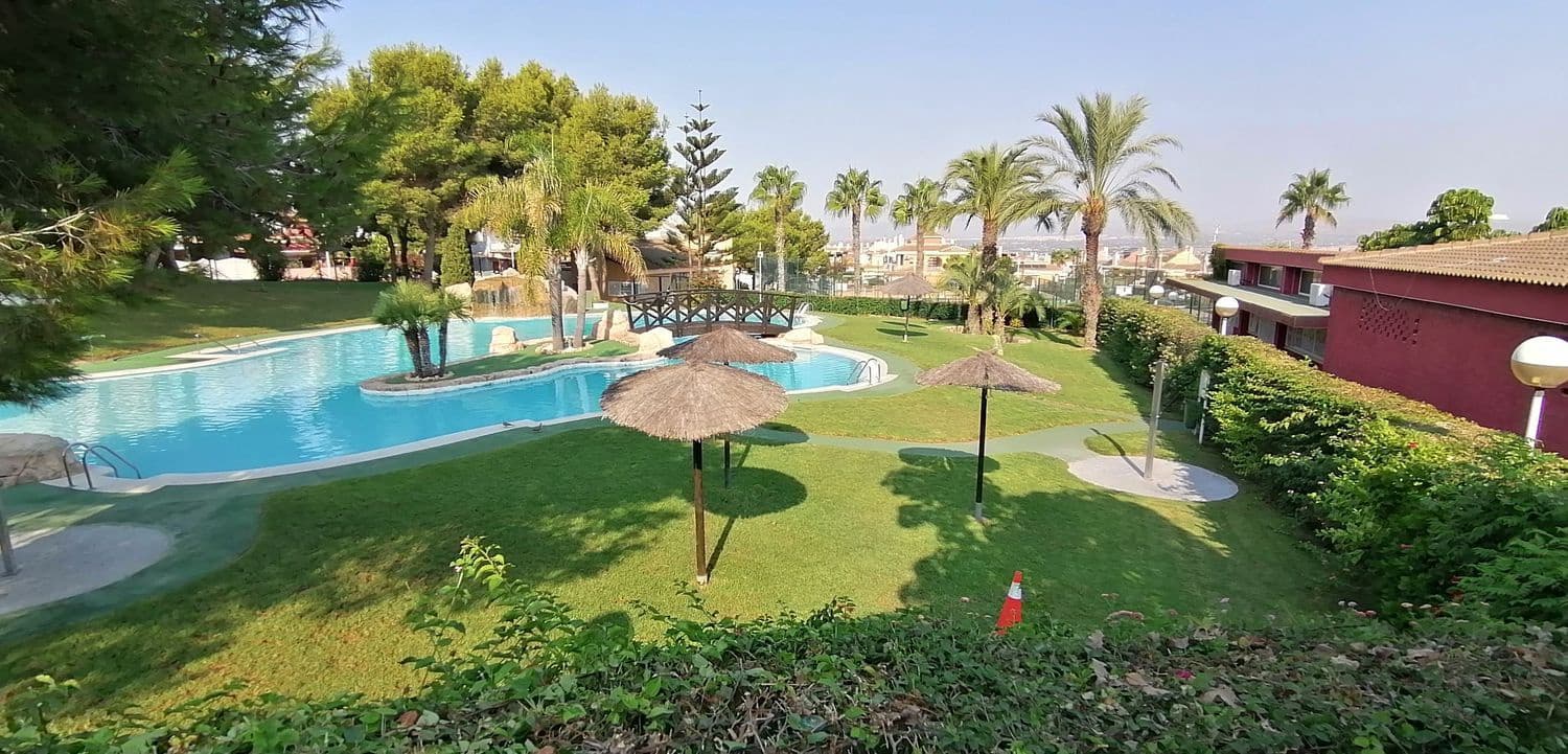 3 soveværelse Byhus til salg i Gran Alacant med swimmingpool garage - € 324.000 (Ref: 9254568)