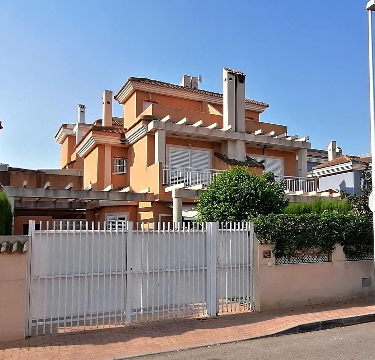 3 soveværelse Byhus til salg i Gran Alacant med swimmingpool garage - € 324.000 (Ref: 9254568)