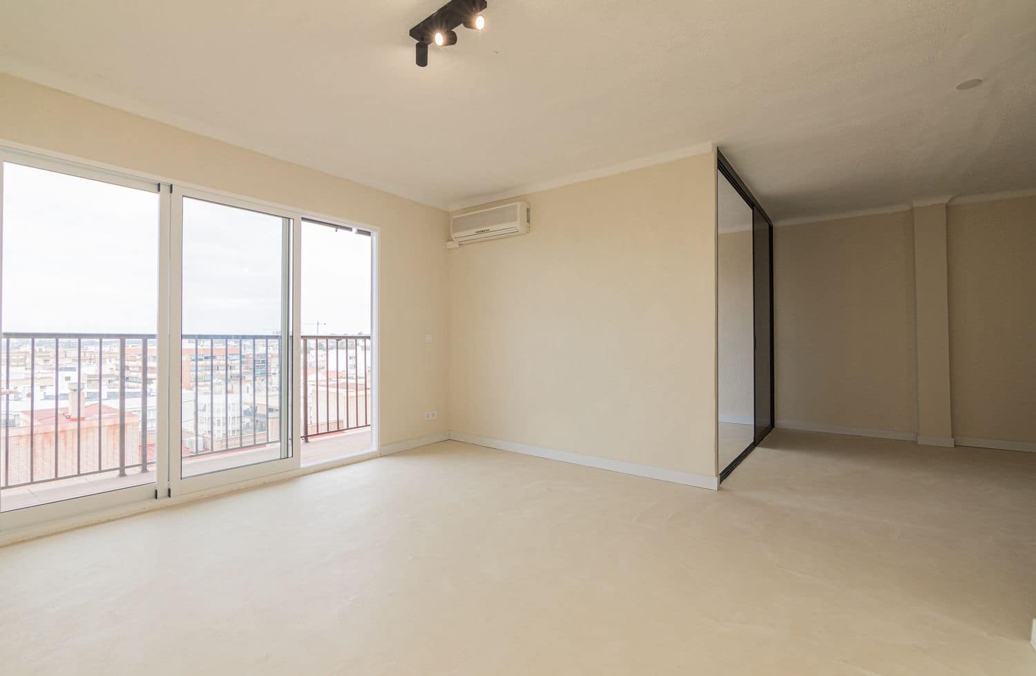 3 bedroom Apartment for sale in Santa Pola with garage - € 445,000 (Ref: 9877786)