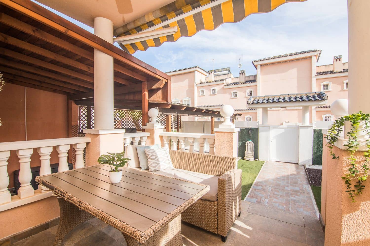 3 soveværelse Villa til salg i Gran Alacant med swimmingpool garage - € 356.000 (Ref: 9877790)