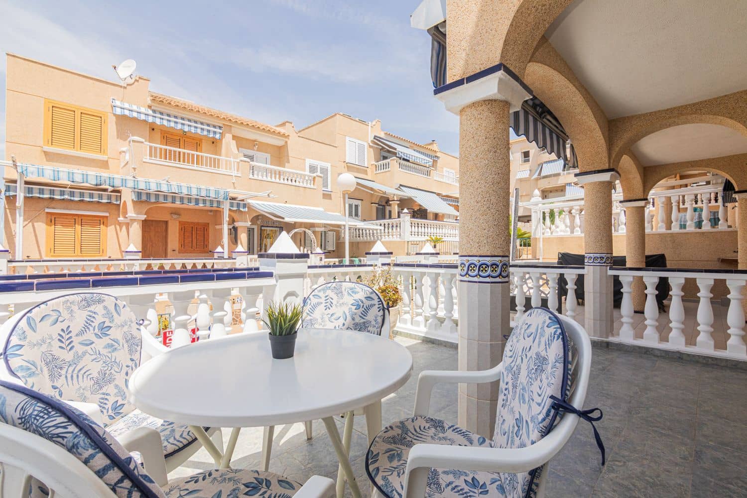 3 bedroom Townhouse for sale in Santa Pola with pool garage - € 299,000 (Ref: 9972445)