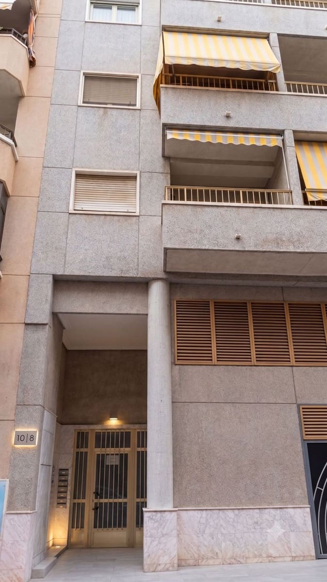 3 bedroom Apartment for sale in Santa Pola with garage - € 215,000 (Ref: 9972449)