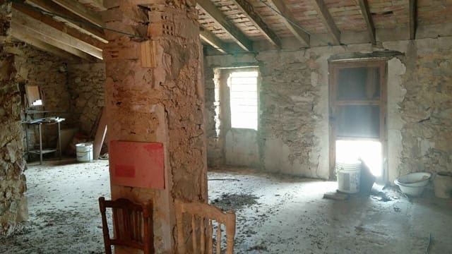 5 bedroom Townhouse for sale in Benimaurell, Vall de Laguart with garage - € 89,000 (Ref: 8245829)