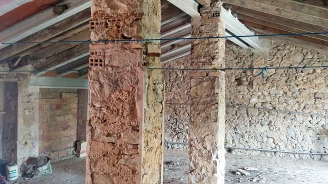 5 bedroom Townhouse for sale in Benimaurell, Vall de Laguart with garage - € 89,000 (Ref: 8245829)