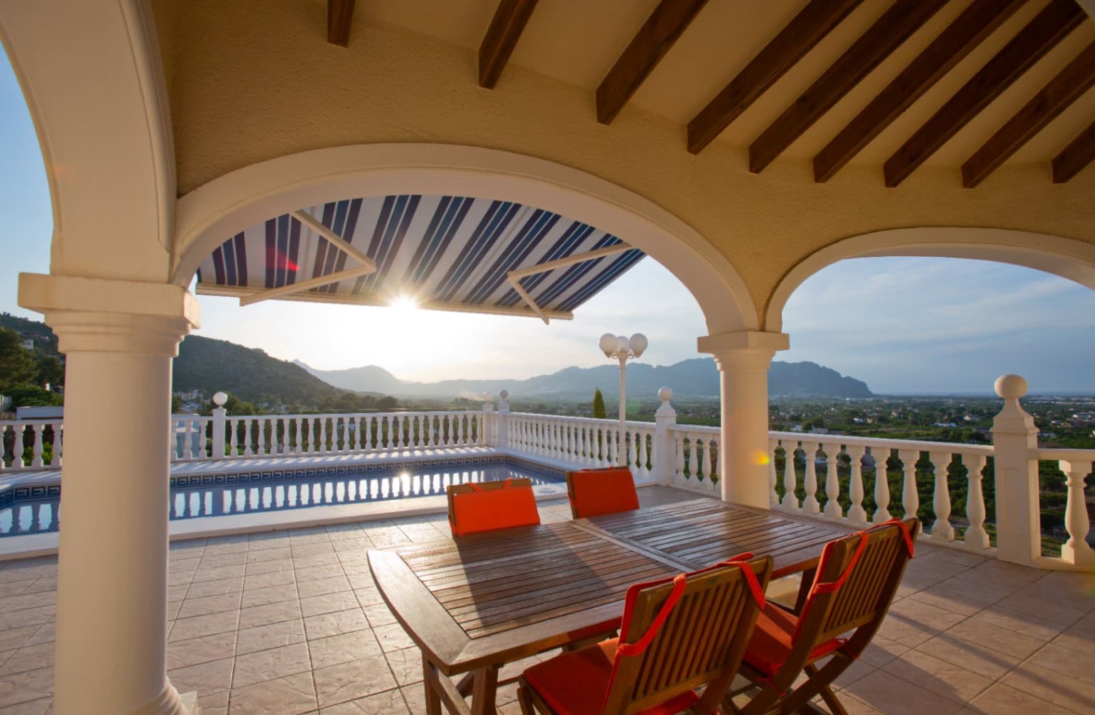 3 Zimmer Villa zu verkaufen in Pedreguer mit Pool Garage - 645.000 € (Ref: 9351198)