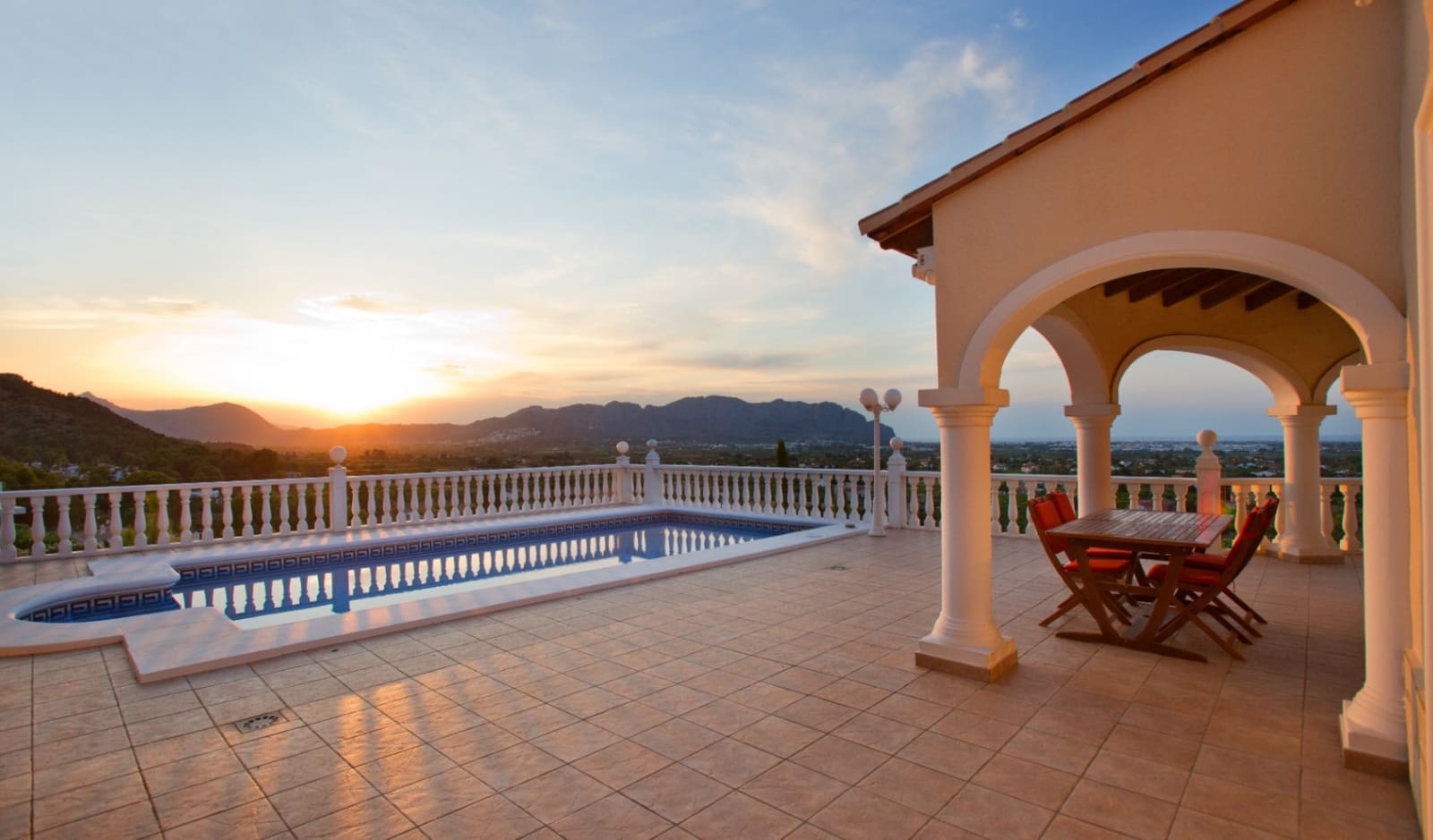 3 Zimmer Villa zu verkaufen in Pedreguer mit Pool Garage - 645.000 € (Ref: 9351198)