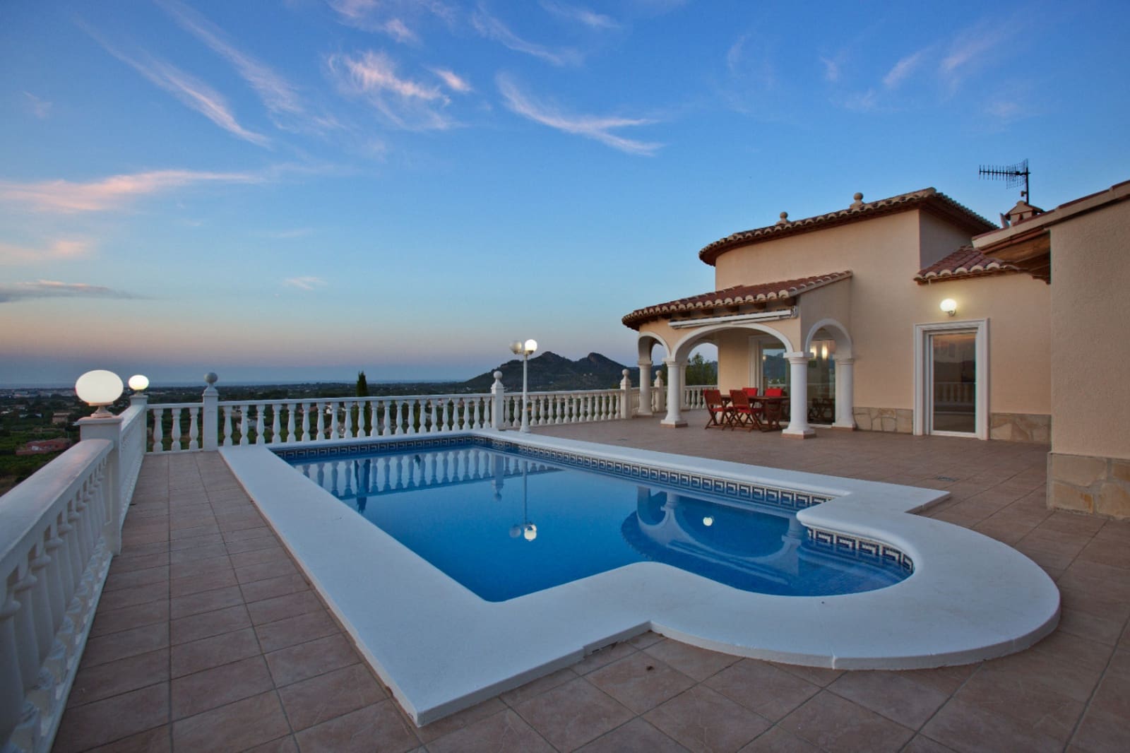 3 Zimmer Villa zu verkaufen in Pedreguer mit Pool Garage - 645.000 € (Ref: 9351198)