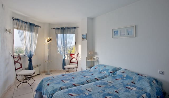 3 soveværelse Villa til salg i Pedreguer med swimmingpool garage - € 645.000 (Ref: 9351198)