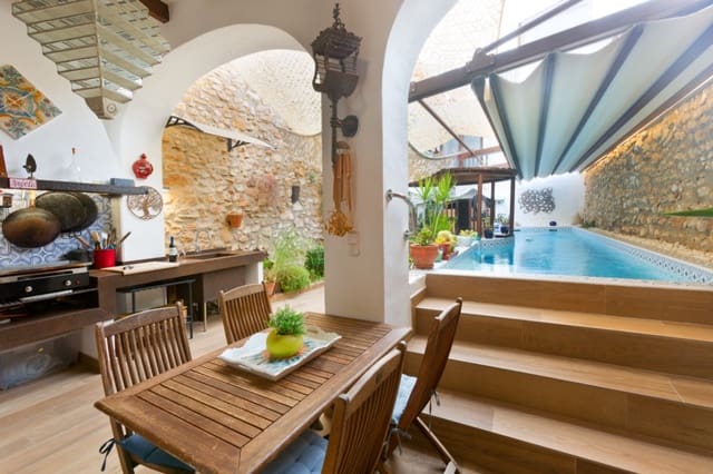 4 bedroom Townhouse for sale in Centro Urbano, Dénia with pool garage - € 1,100,000 (Ref: 9351200)