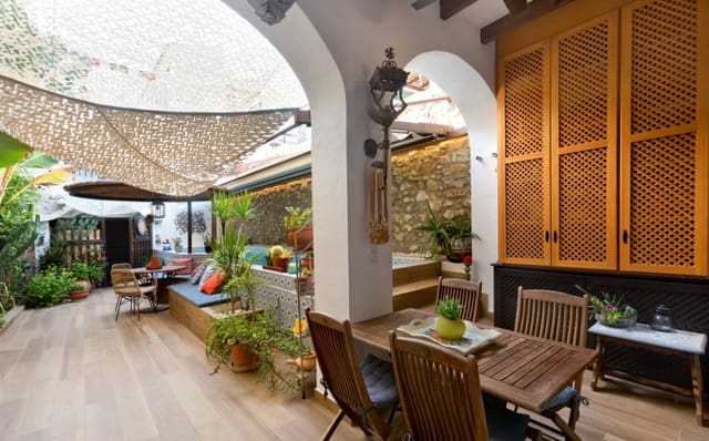 4 bedroom Townhouse for sale in Centro Urbano, Dénia with pool garage - € 1,100,000 (Ref: 9351200)