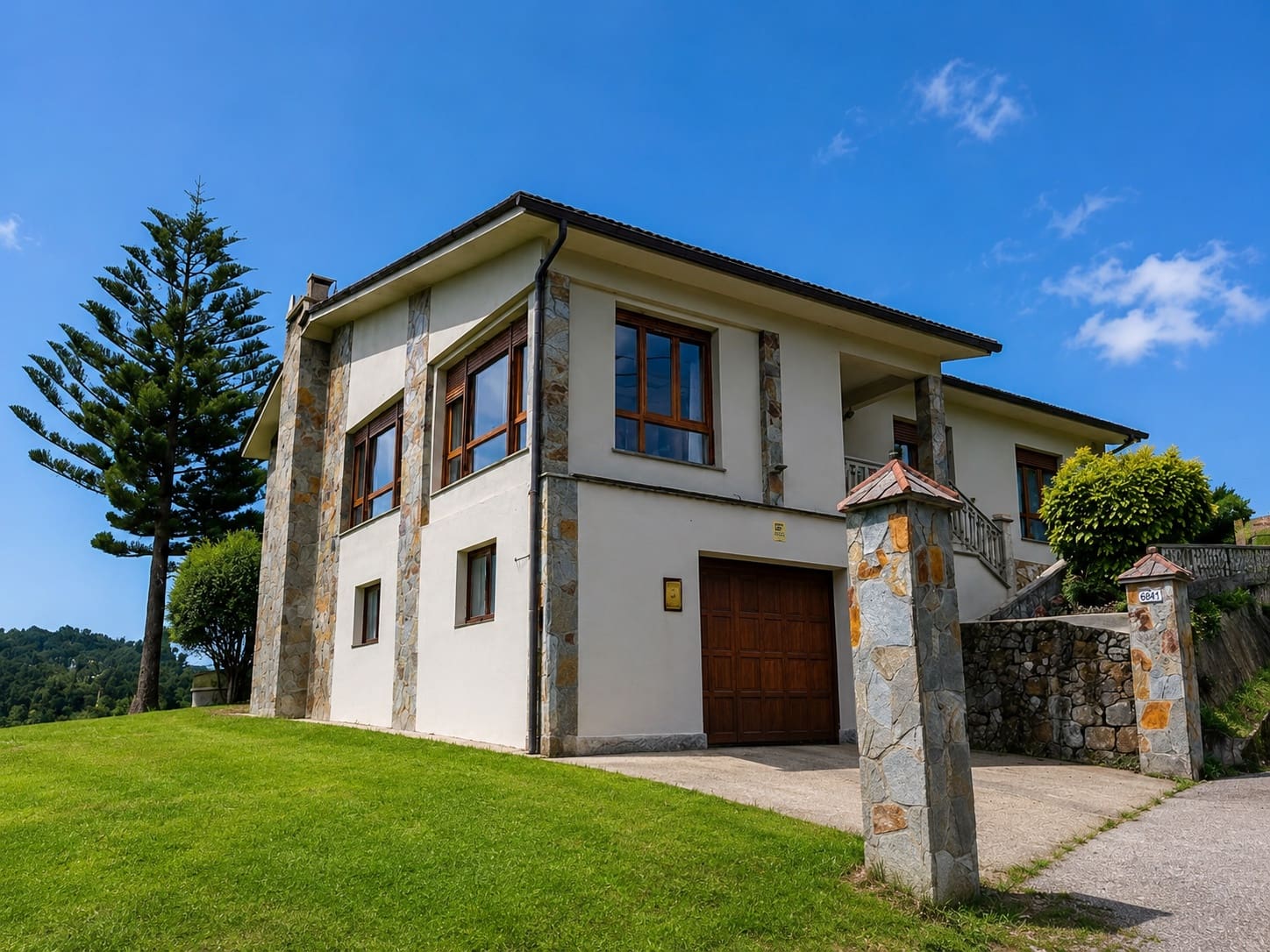 4 bedroom Villa for sale in Coana - € 550,000 (Ref: 10015043)