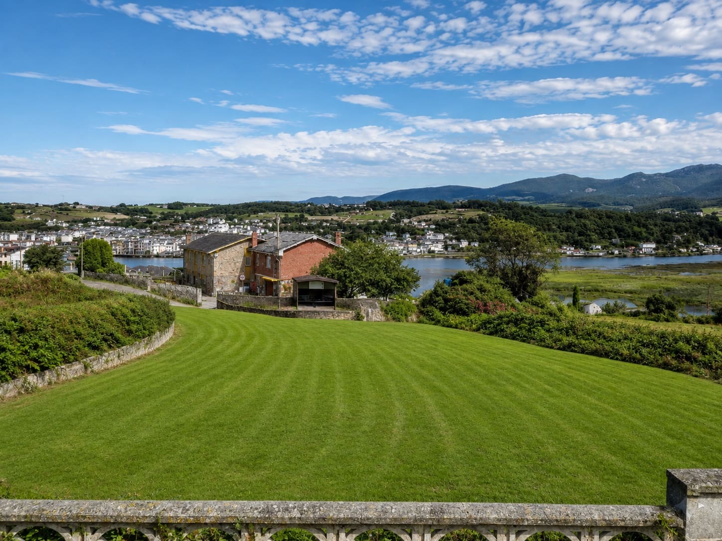 4 bedroom Villa for sale in Coana - € 550,000 (Ref: 10015043)