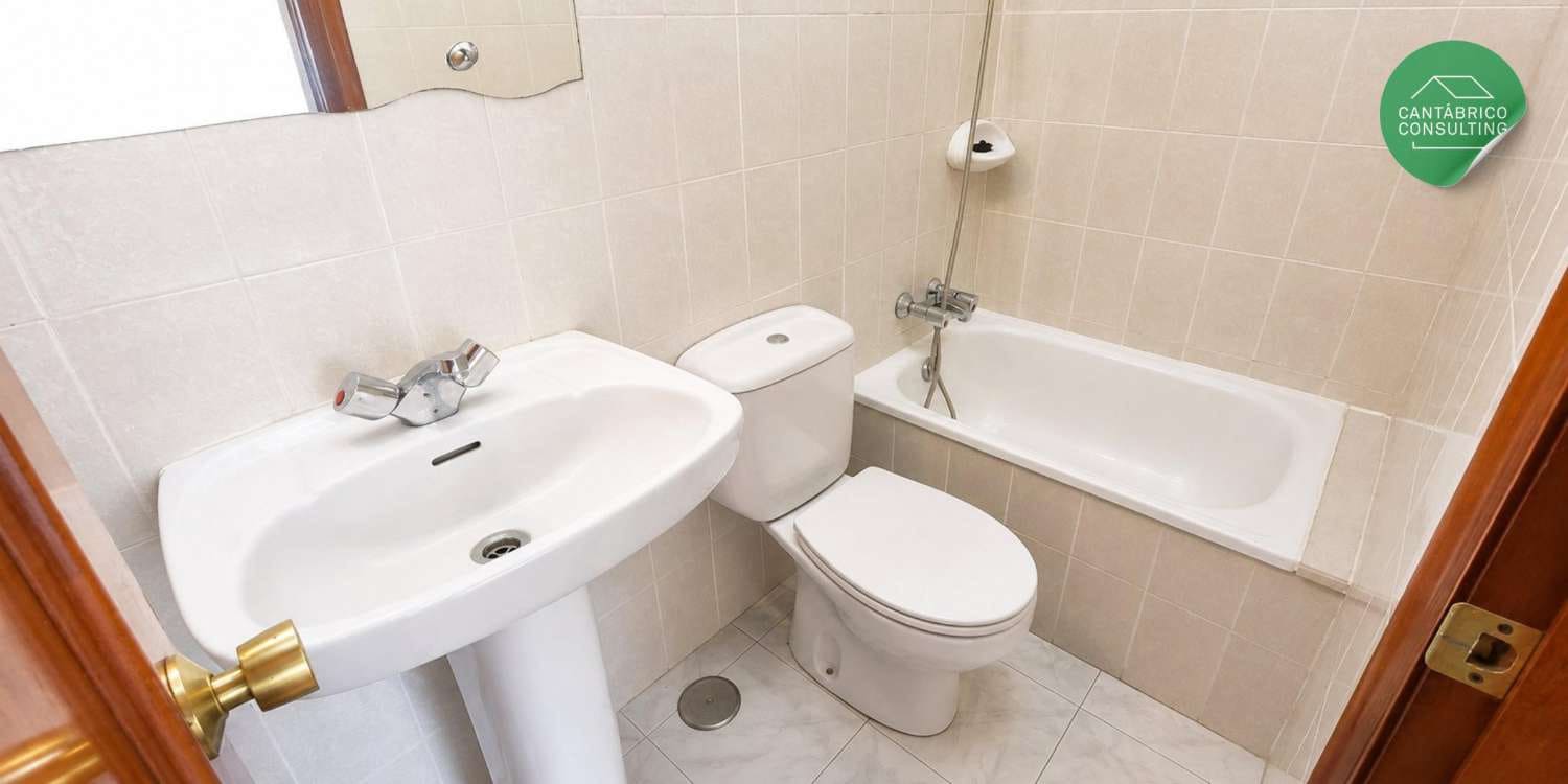 11 bedroom Hotel for sale in Navia - € 450,000 (Ref: 10061271)