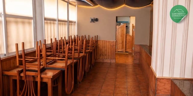 11 sypialnia Hotel na sprzedaż w Navia - 450 000 € (Ref: 10061271)