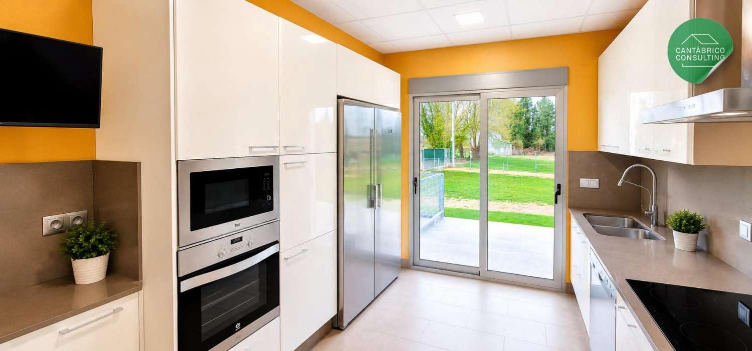 Hotel for sale in Castro de Rei - € 485,000 (Ref: 10061272)