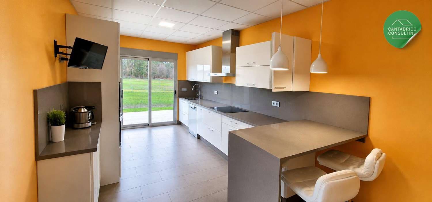 Hotel for sale in Castro de Rei - € 485,000 (Ref: 10061272)