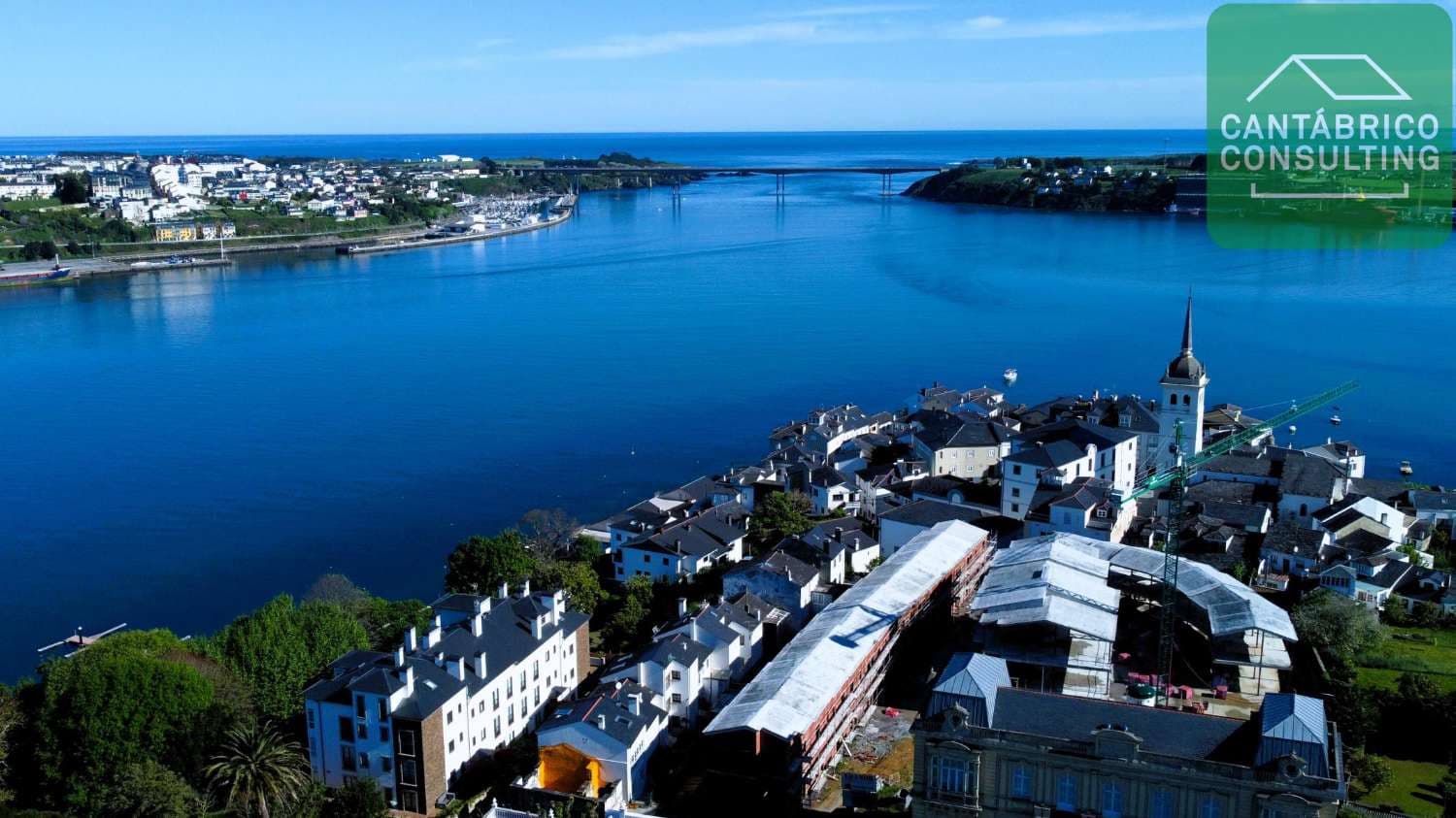 3 slaapkamer Rijtjeshuis te koop in Castropol met garage - € 276.200 (Ref: 7918559)