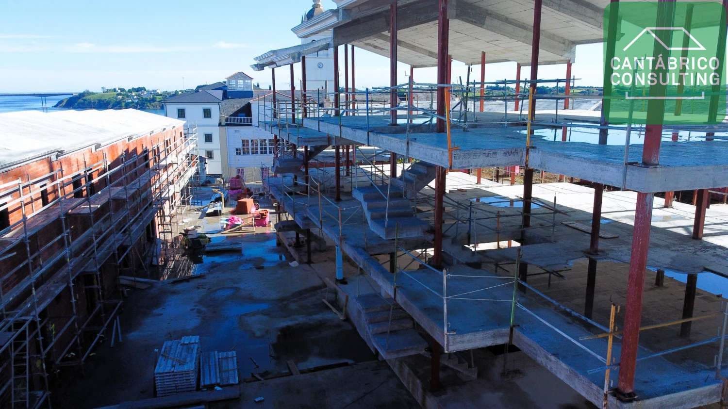 3 slaapkamer Rijtjeshuis te koop in Castropol met garage - € 276.200 (Ref: 7918559)