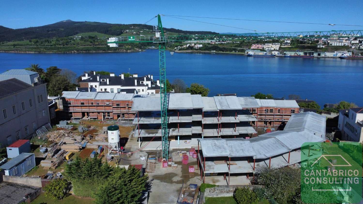 3 makuuhuone Rivitalo myytävänä paikassa Castropol mukana 
autotalli - 287 000 € (Ref: 7923491)