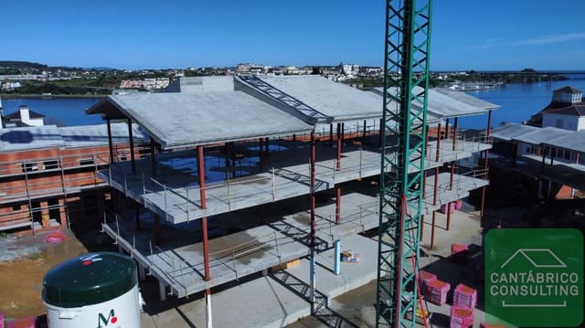 3 makuuhuone Rivitalo myytävänä paikassa Castropol mukana 
autotalli - 287 000 € (Ref: 7923491)