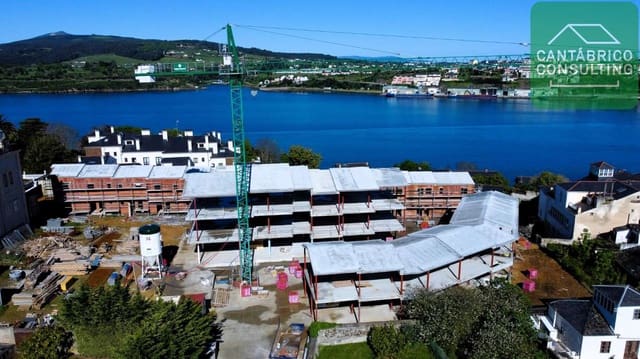 2 makuuhuone Rivitalo myytävänä paikassa Castropol mukana 
autotalli - 214 300 € (Ref: 8046922)