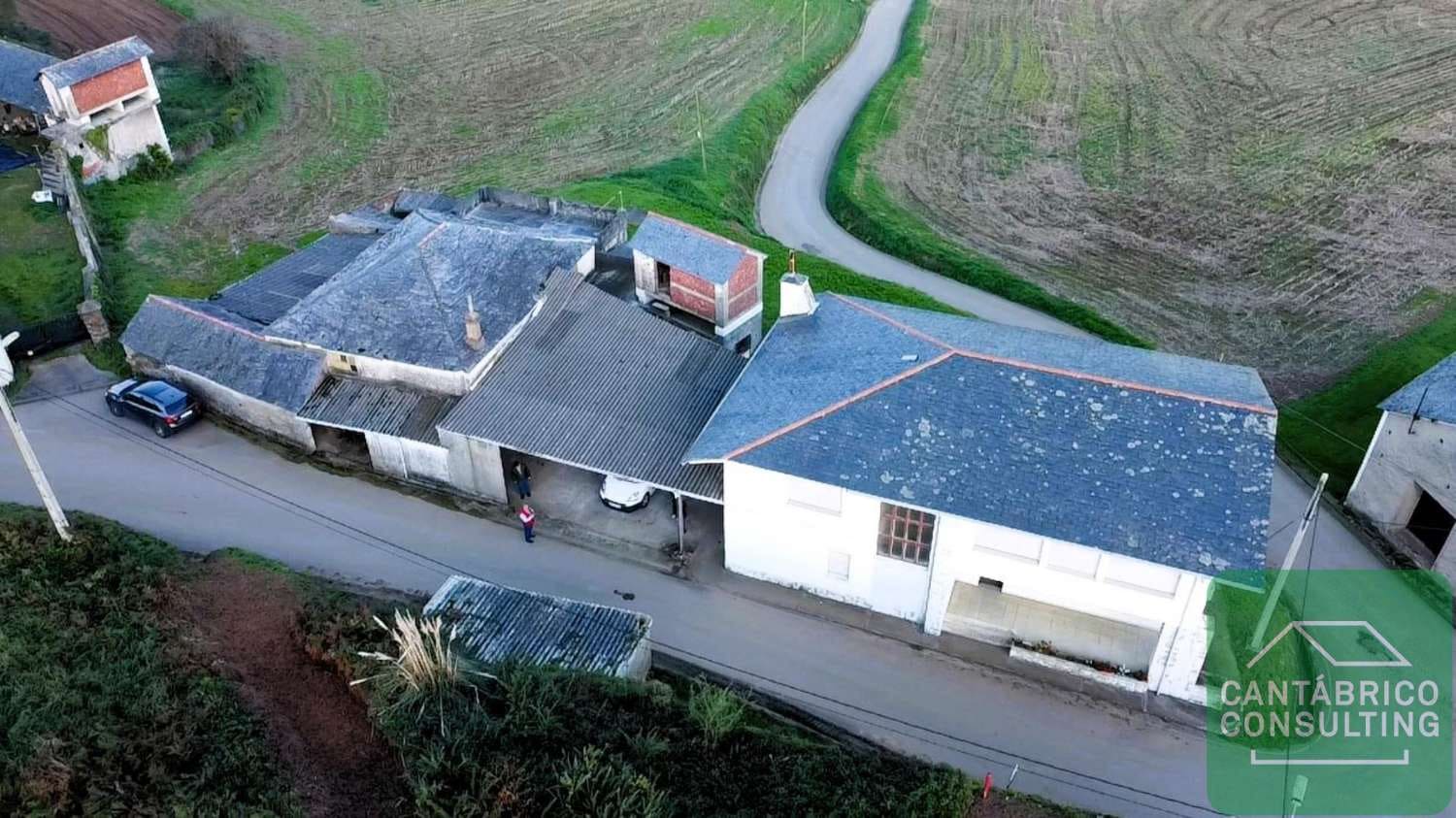 7 soverom Hus til salgs i Navia - € 359 000 (Ref: 8640765)