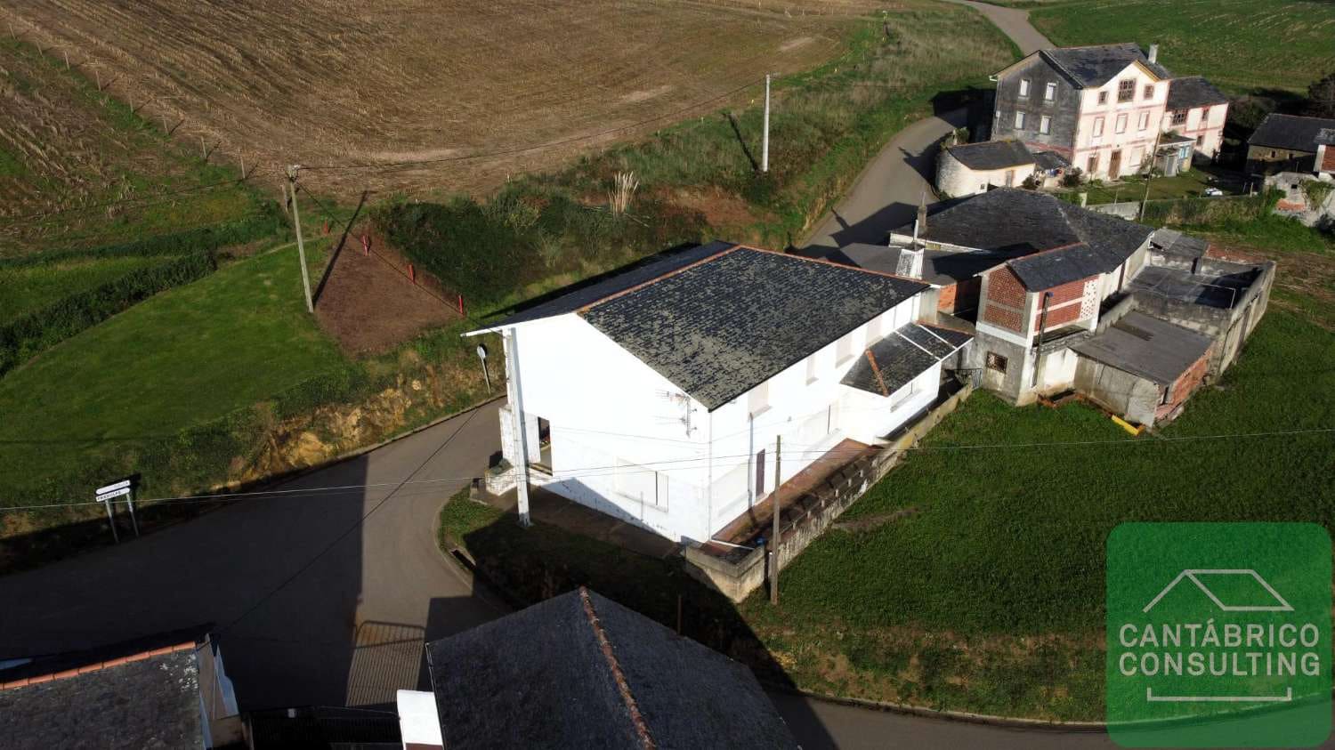 7 soverom Hus til salgs i Navia - € 359 000 (Ref: 8640765)