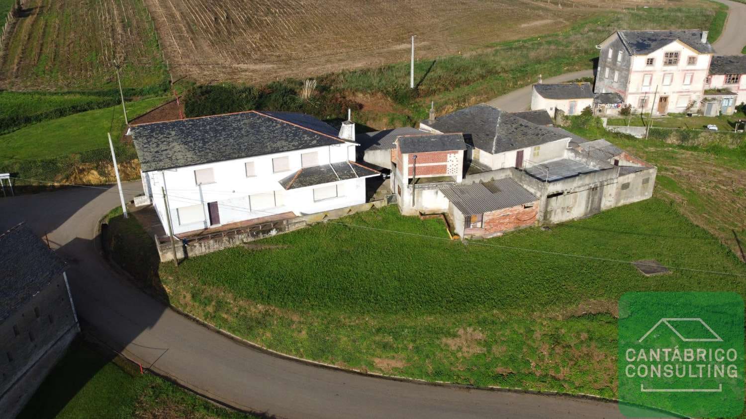 7 soverom Hus til salgs i Navia - € 359 000 (Ref: 8640765)