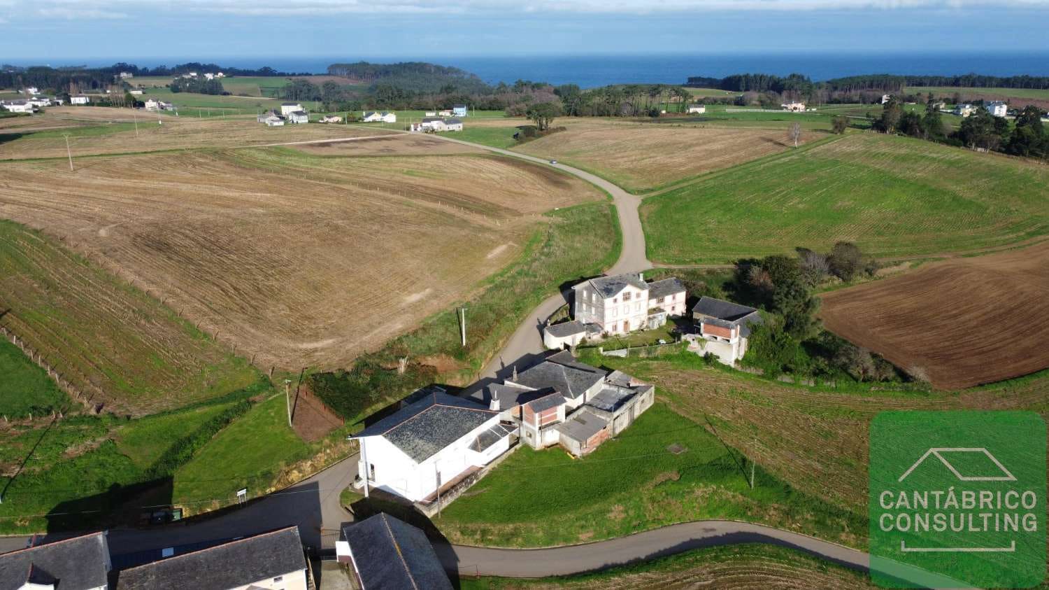 7 soverom Hus til salgs i Navia - € 359 000 (Ref: 8640765)