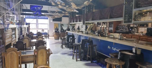 Restaurant/Bar til salg i Navia - € 500.000 (Ref: 8779931)