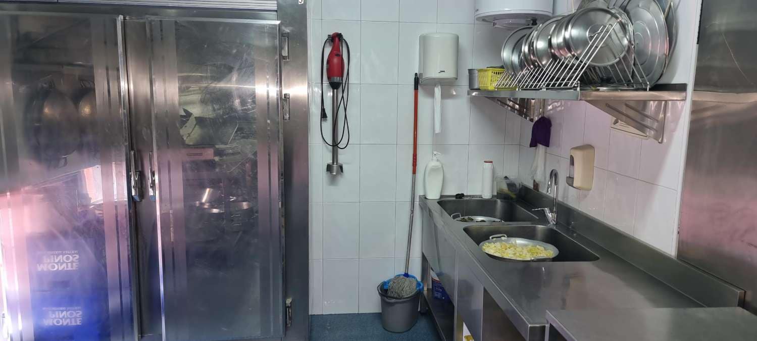 Restaurant/Bar til salg i Navia - € 500.000 (Ref: 8779931)