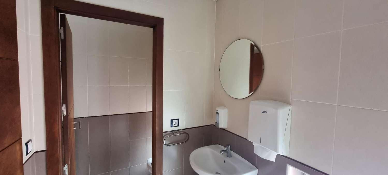 Restaurant/Bar til salg i Navia - € 500.000 (Ref: 8779931)