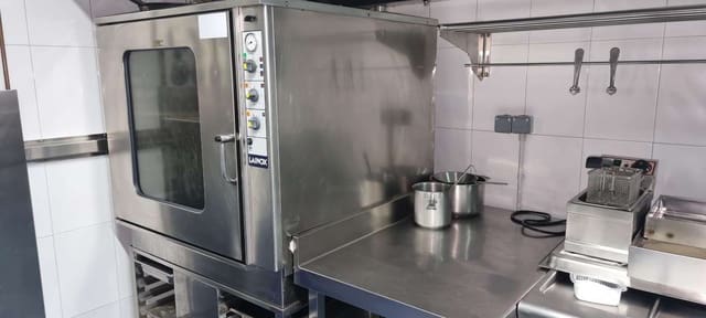 Restaurant/Bar til salg i Navia - € 500.000 (Ref: 8779931)