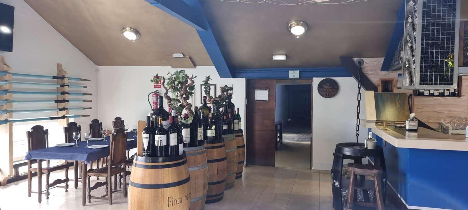 Restaurant/Bar til salg i Navia - € 500.000 (Ref: 8779931)